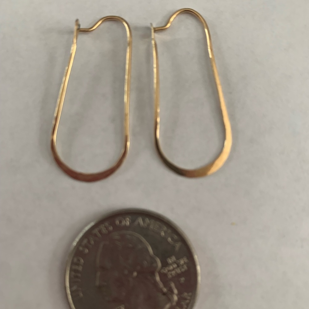 Hand-made thin gold earrings. - Picture 2 of 3